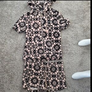 BCBGMaxAzria Pink and Black Patterned Hooded Shorts Set